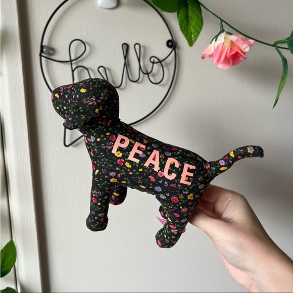 VS PINK Dog - Picture 3 of 9